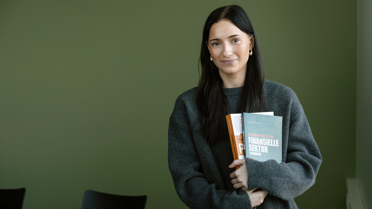 Maja droppede ud af sit første og andet studie